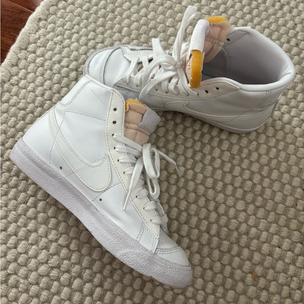 👟White Nike Blazers